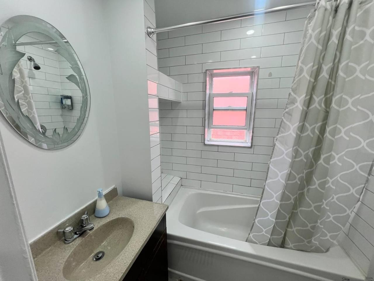 #1 Convvy-Nient Residence! Торонто Екстериор снимка