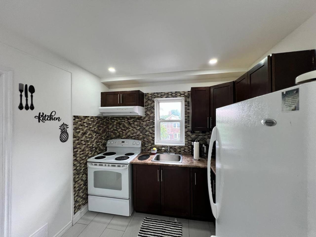 #1 Convvy-Nient Residence! Торонто Екстериор снимка