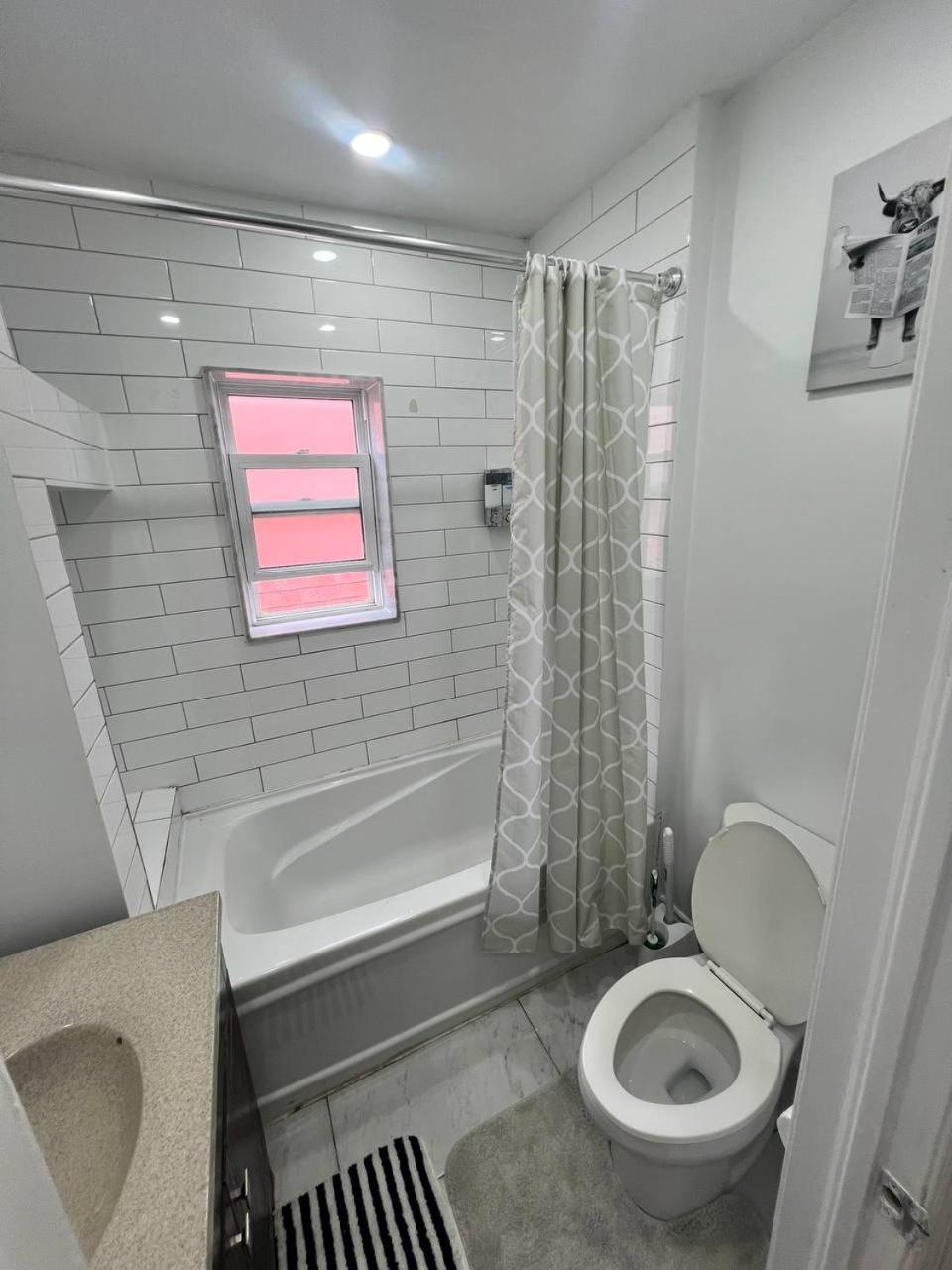 #1 Convvy-Nient Residence! Торонто Екстериор снимка