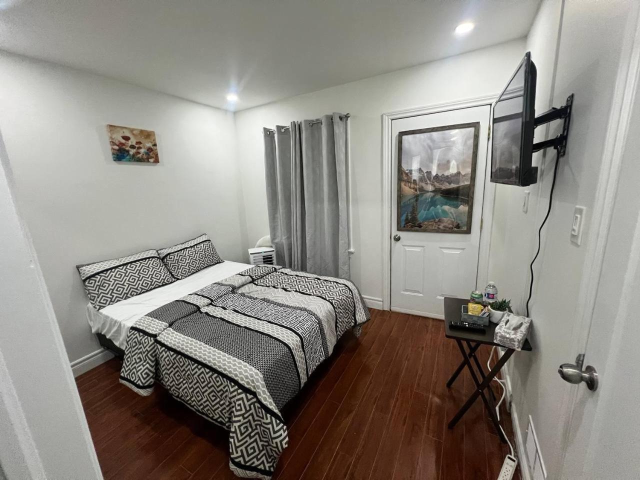 #1 Convvy-Nient Residence! Торонто Екстериор снимка